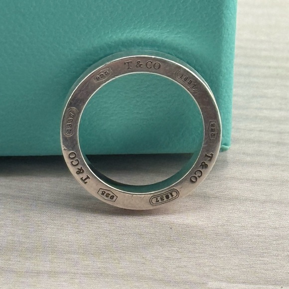 Tiffany & Co. Silver Ring with Modern Design and 3 Diamond Embellishments - Picture 4 of 6